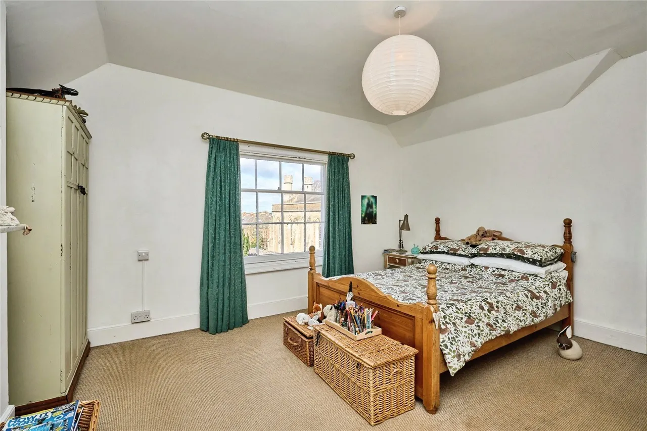 St. Johns Road, Newport, PO30, photo 14