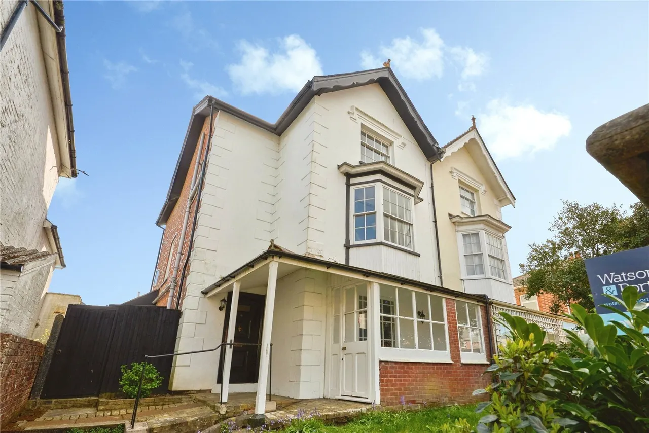5 bed house for sale, St. Johns Road, Newport, PO30