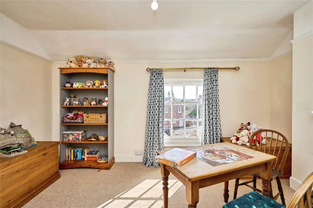 St. Johns Road, Newport, PO30, photo 6