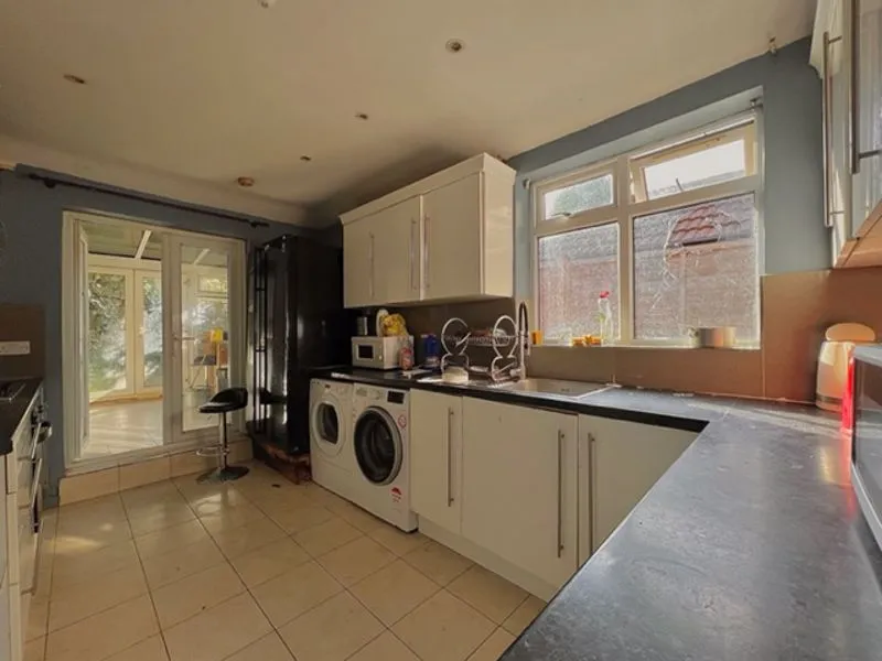 London Road, Luton LU1 3UQ, photo 2