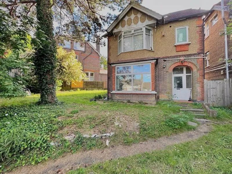 7 bed house for sale — London Road, Luton LU1 3UQ