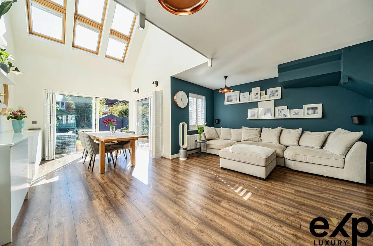 4 bed house for sale, Priddy Place, Redhill, RH1