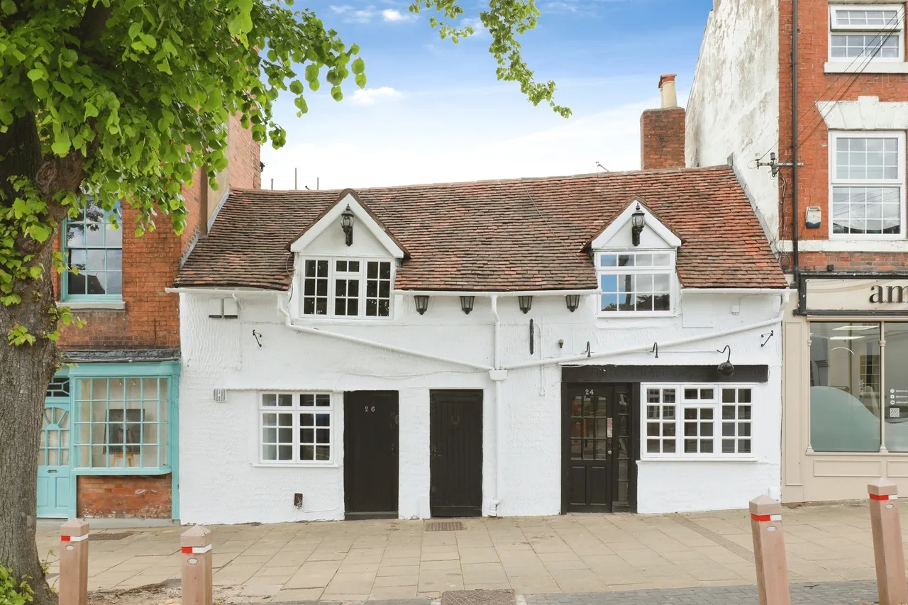 4 bed house for sale — West Street, Warwick