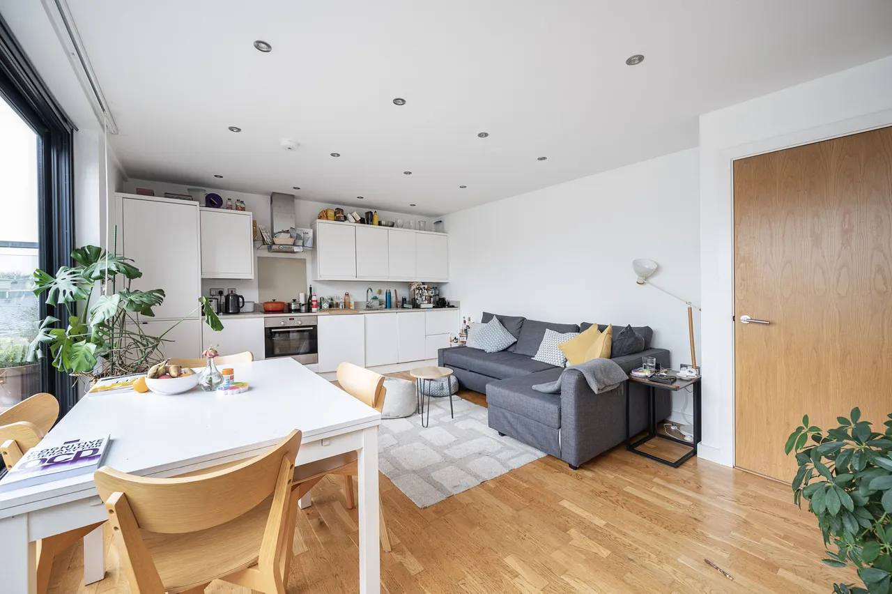 2 bed flat for sale — Flat 16, 40 Hackney Road, London