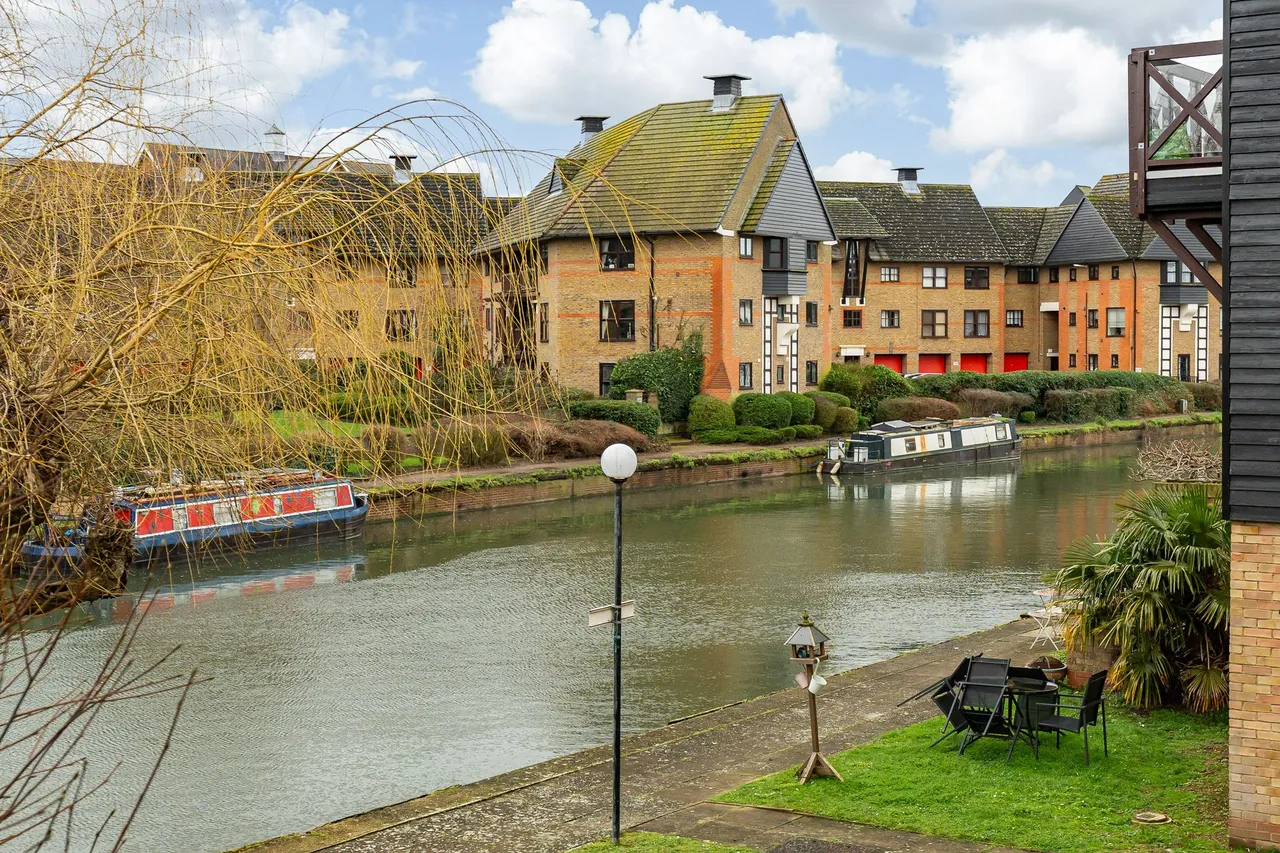 1 bed flat for sale — Albany Mews, Ware, SG12 7AL