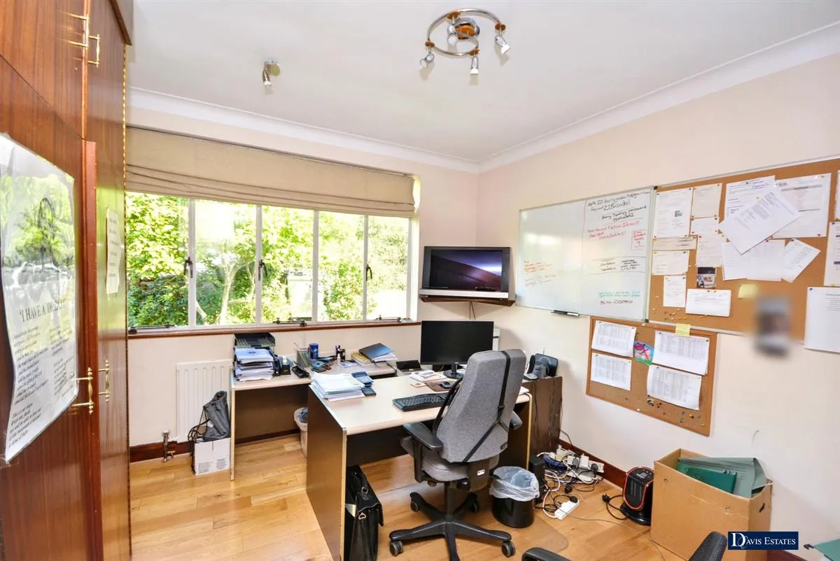 Heath Drive, Exhibition Estate, RM2, photo 7