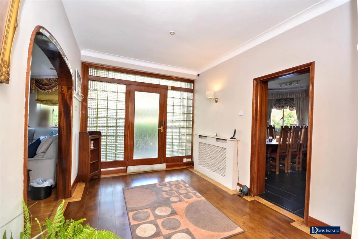 Heath Drive, Exhibition Estate, RM2, photo 5