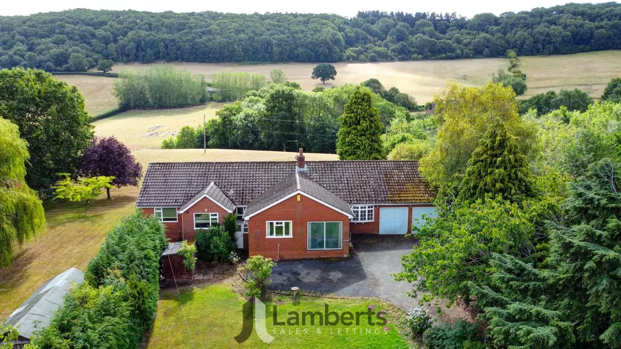 3 bed house for sale, Wind Ward Reynolds Lane, Worcester