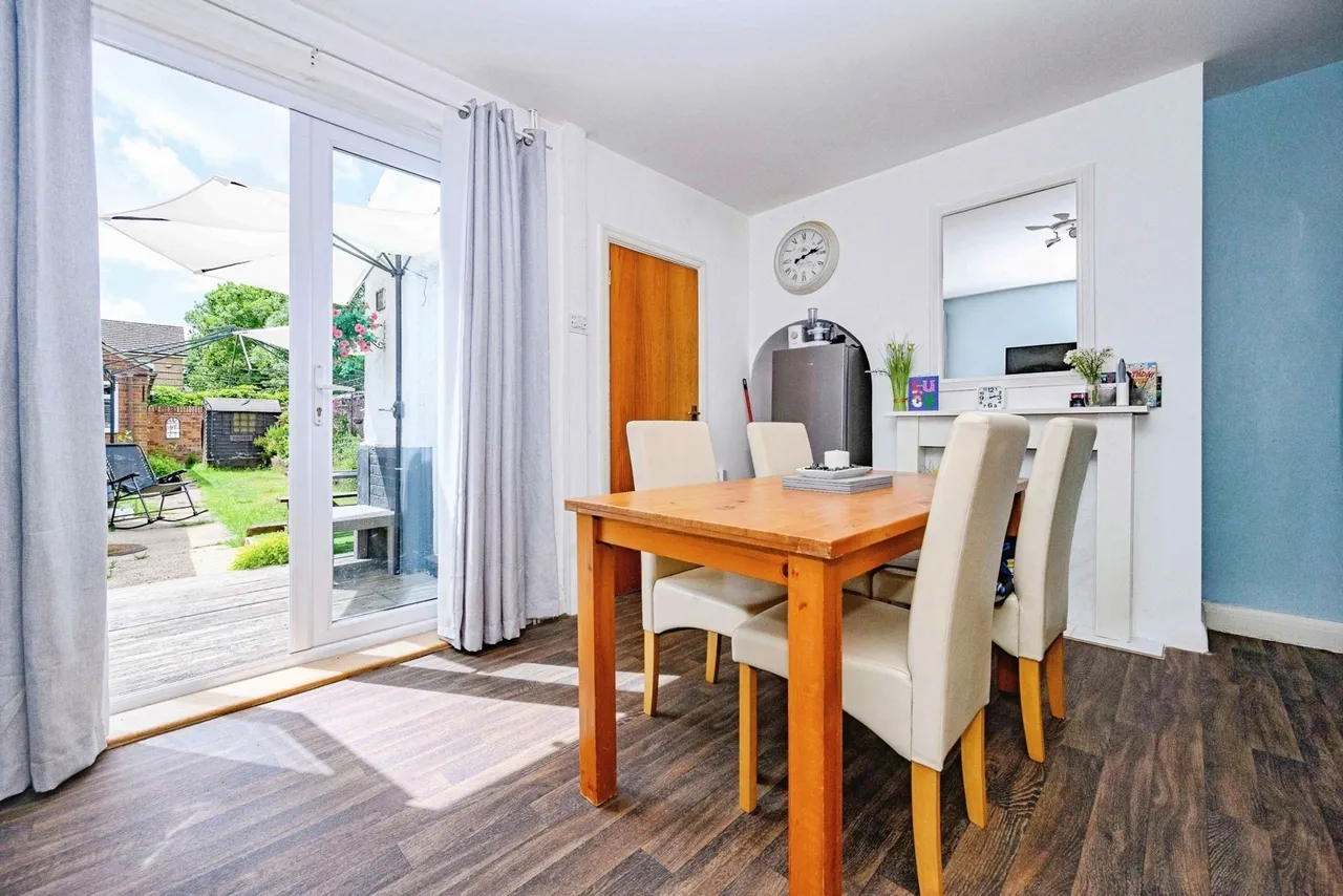Sundon Park Road, Luton, Bedfordshire, LU3, photo 3