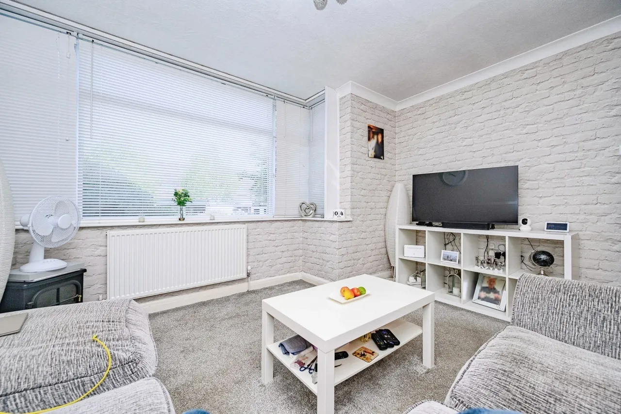 Sundon Park Road, Luton, Bedfordshire, LU3, photo 2