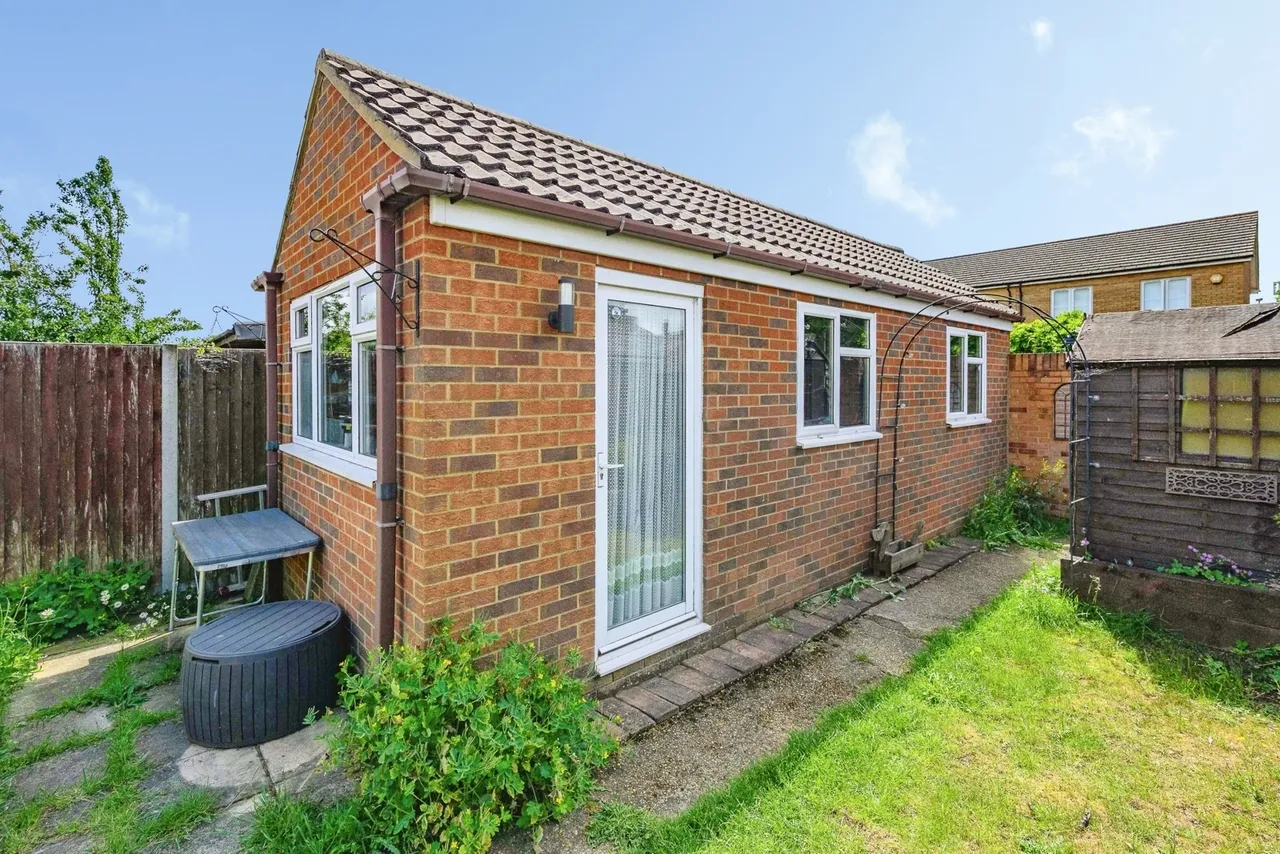 Sundon Park Road, Luton, Bedfordshire, LU3, photo 10