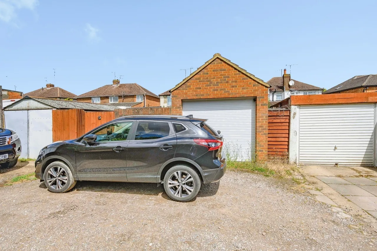 Sundon Park Road, Luton, Bedfordshire, LU3, photo 15