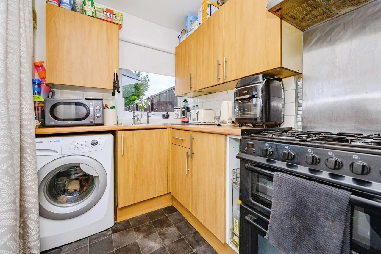 Sundon Park Road, Luton, Bedfordshire, LU3, photo 5