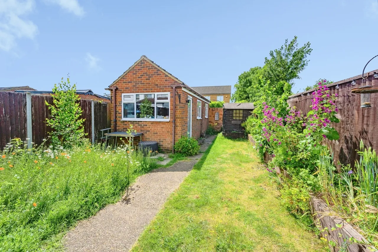 Sundon Park Road, Luton, Bedfordshire, LU3, photo 6