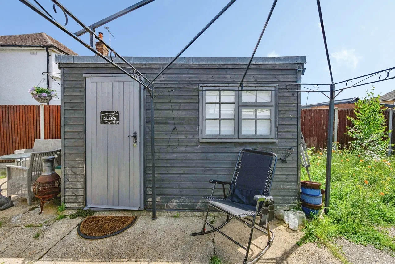 Sundon Park Road, Luton, Bedfordshire, LU3, photo 8