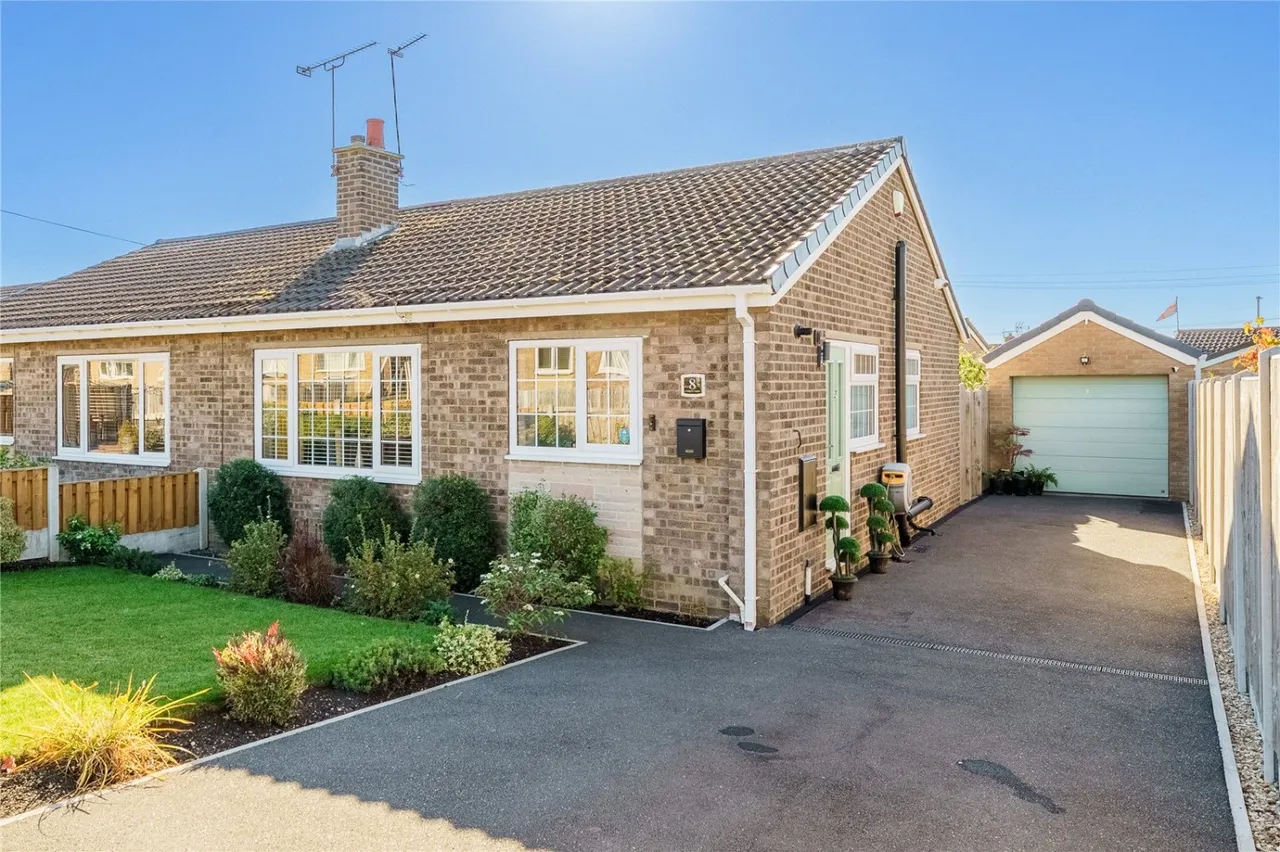 Chiltern Court, Hemsworth, WF9, photo 30