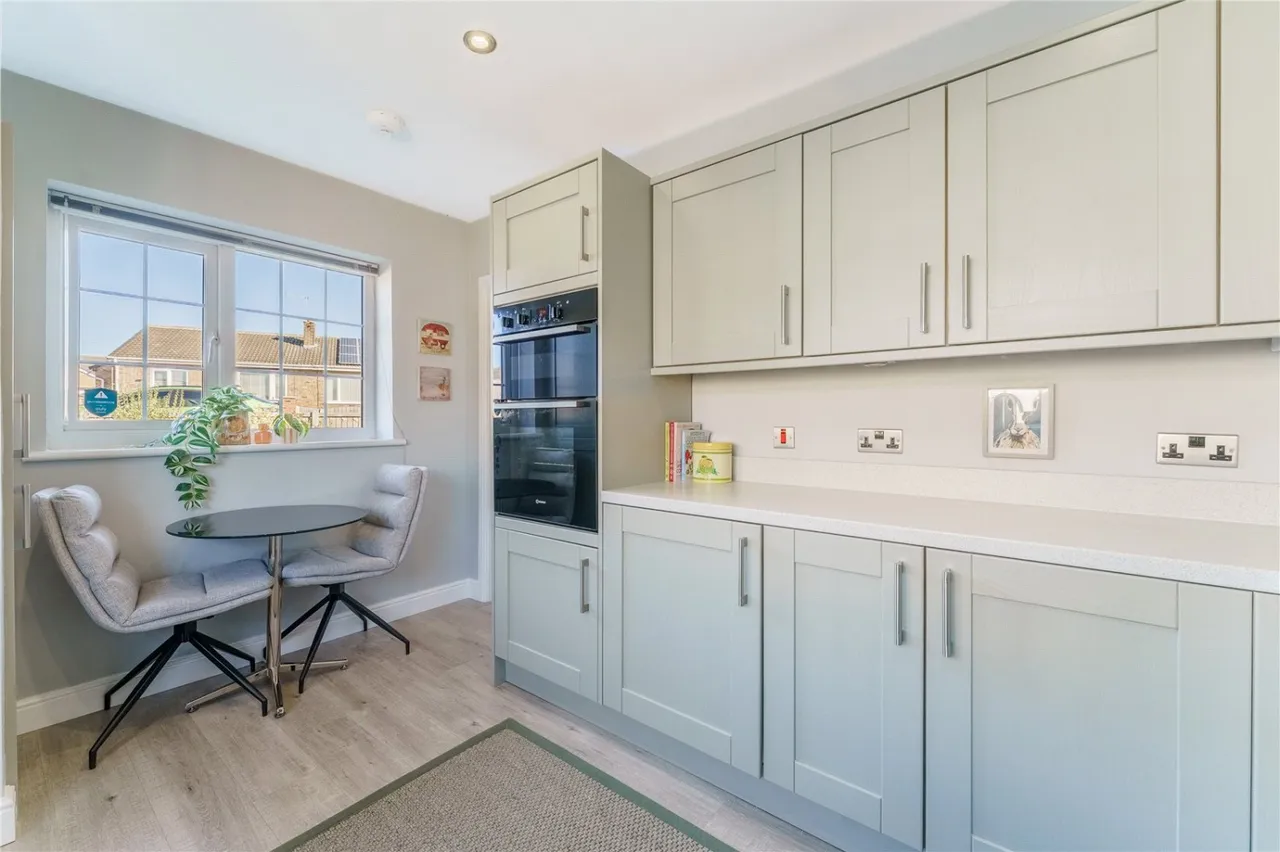 Chiltern Court, Hemsworth, WF9, photo 16