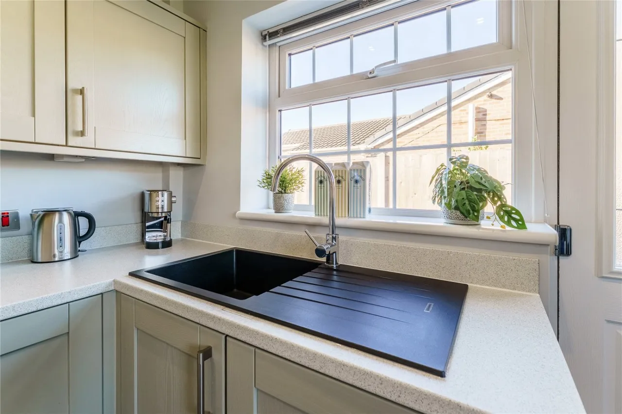 Chiltern Court, Hemsworth, WF9, photo 17
