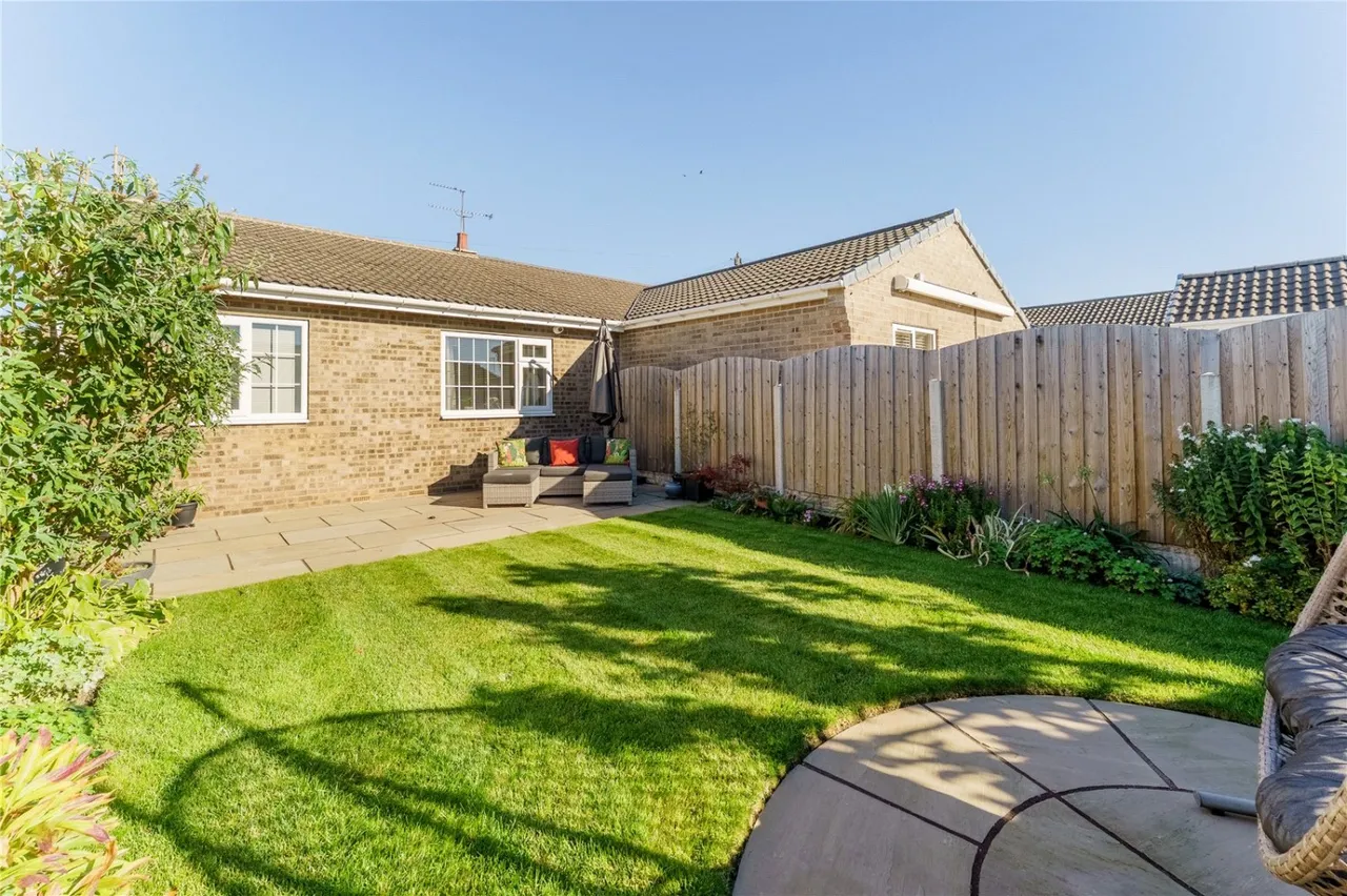 Chiltern Court, Hemsworth, WF9, photo 25
