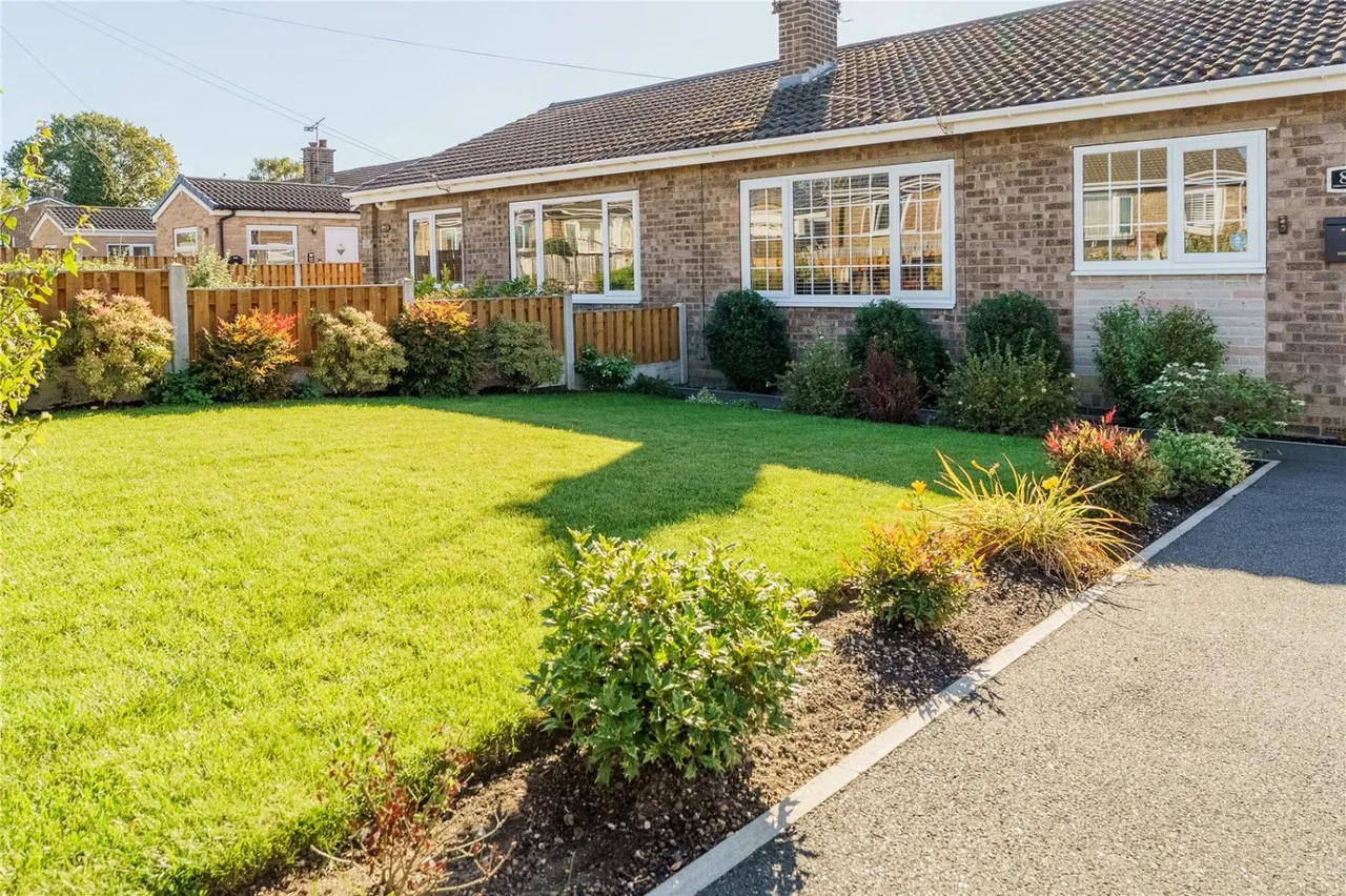 Chiltern Court, Hemsworth, WF9, photo 28