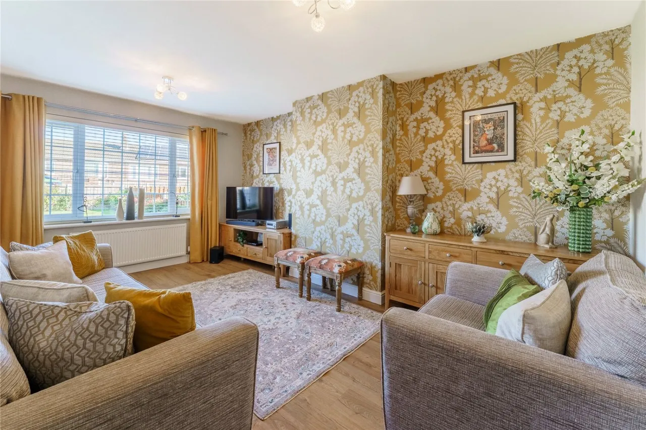 Chiltern Court, Hemsworth, WF9, photo 6