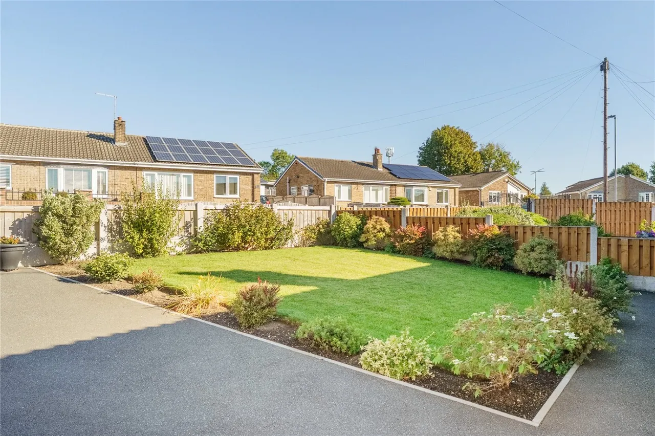 Chiltern Court, Hemsworth, WF9, photo 29