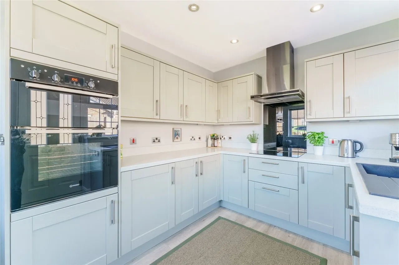 Chiltern Court, Hemsworth, WF9, photo 2