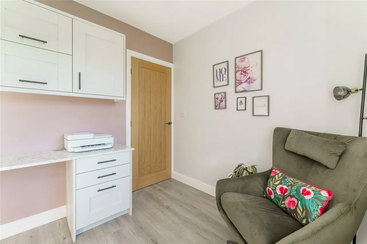 Chiltern Court, Hemsworth, WF9, photo 33