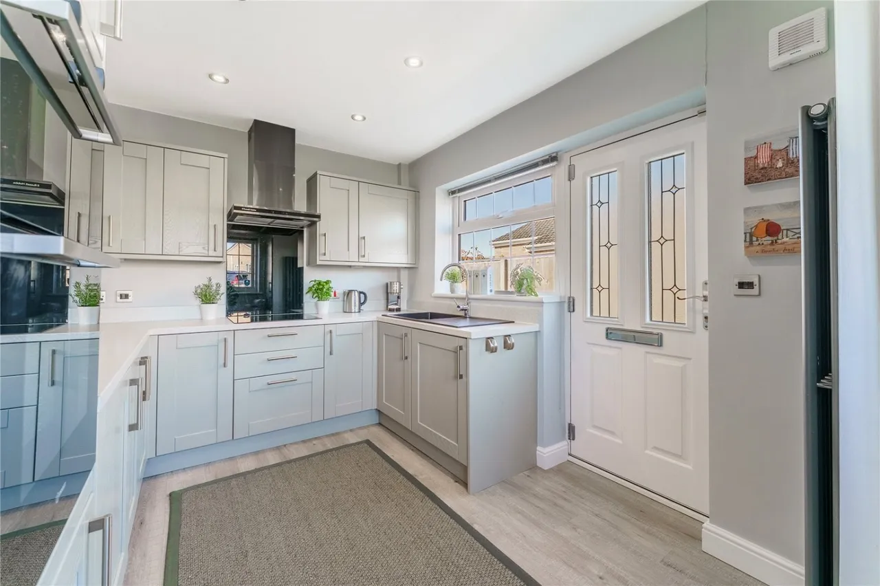 Chiltern Court, Hemsworth, WF9, photo 5