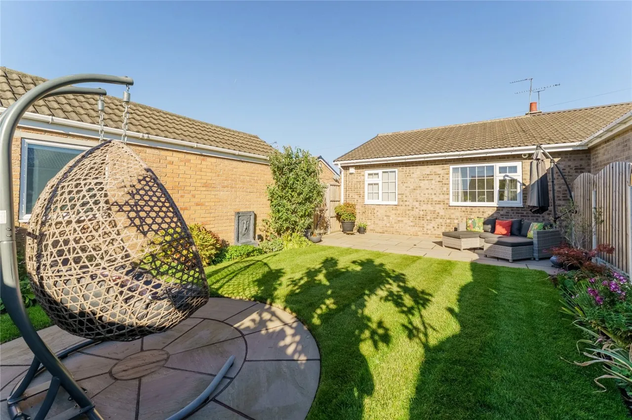 Chiltern Court, Hemsworth, WF9, photo 13