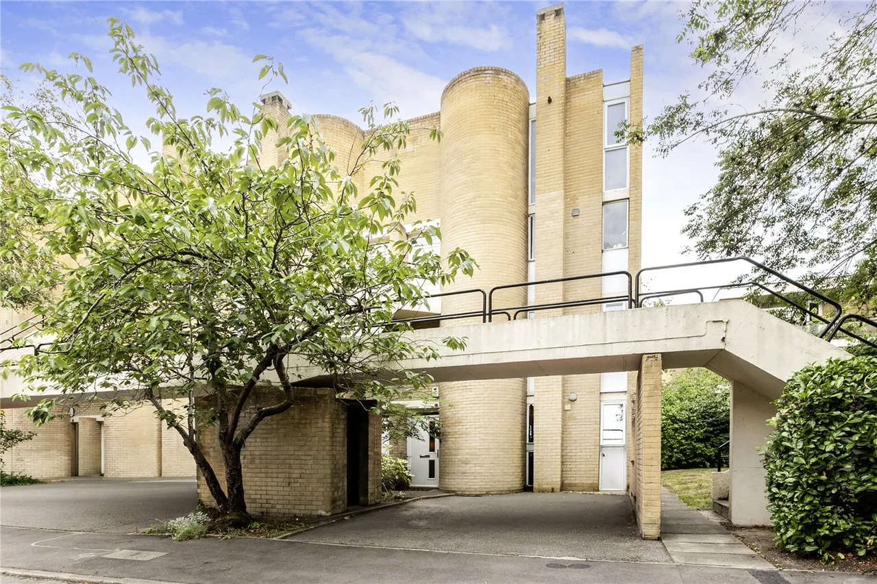 2 bed flat for sale — Apex Close, Beckenham, BR3