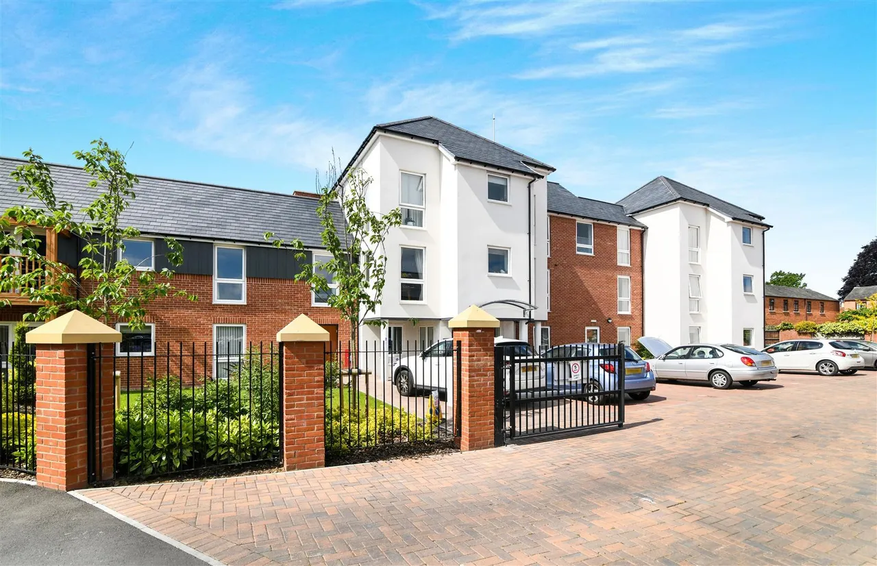 Fields Park Drive, Alcester, B49, photo 9