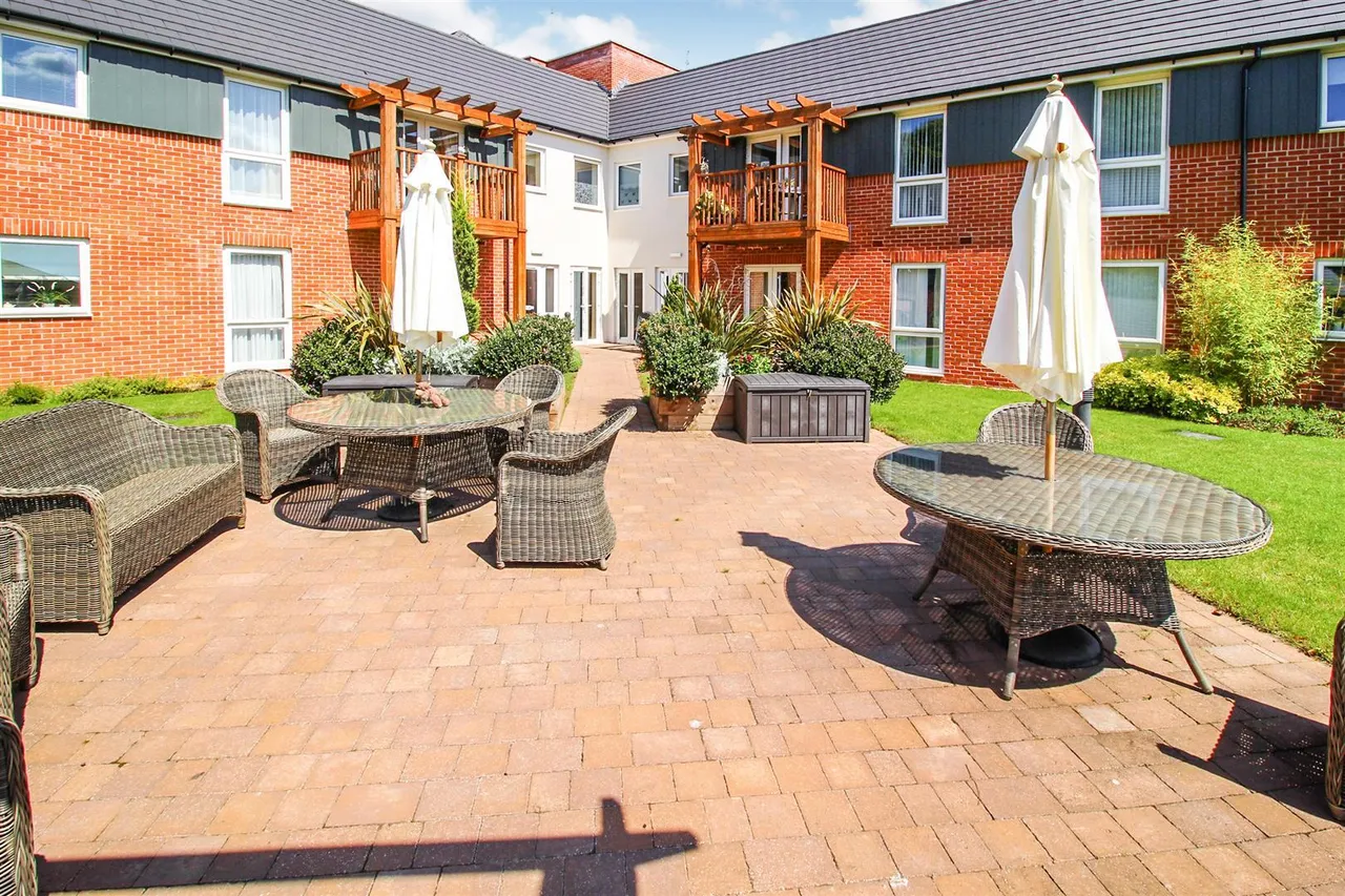 Fields Park Drive, Alcester, B49, photo 11