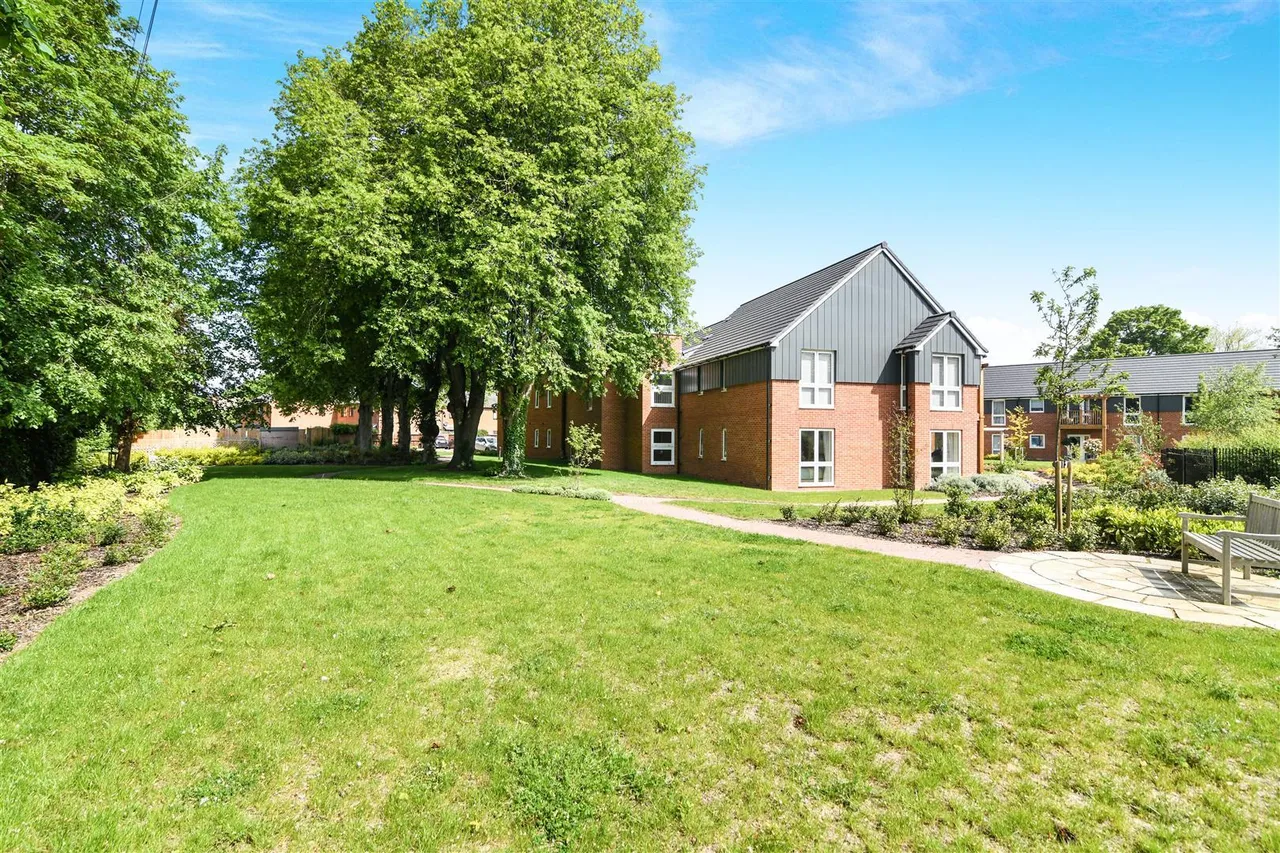 Fields Park Drive, Alcester, B49, photo 12