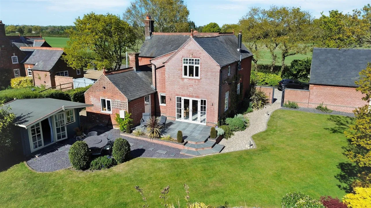 4 bed house for sale, Norwich Road, Edgefield, NR24