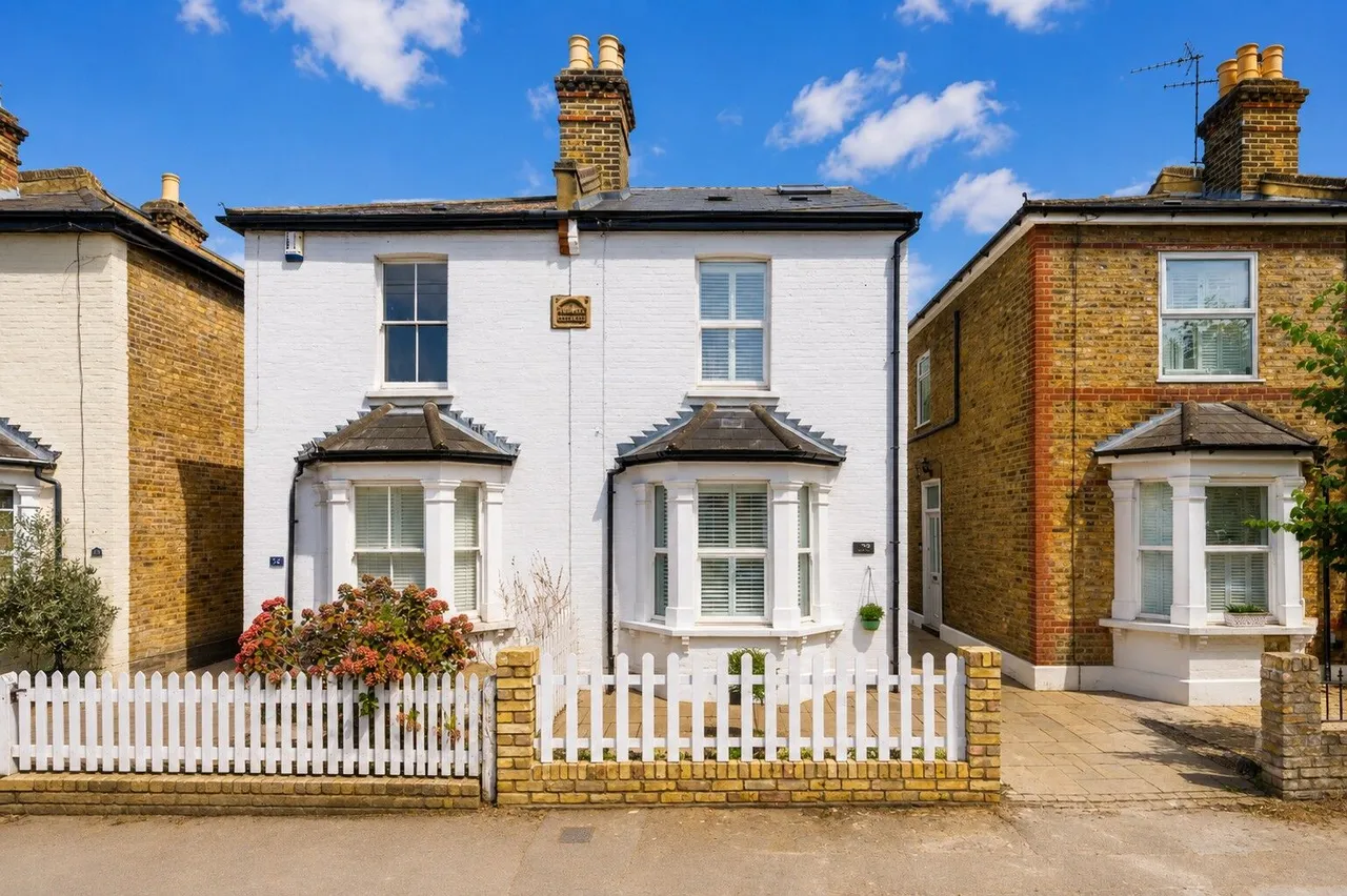 3 bed house for sale — 32 Windsor Road, Kingston upon Thames