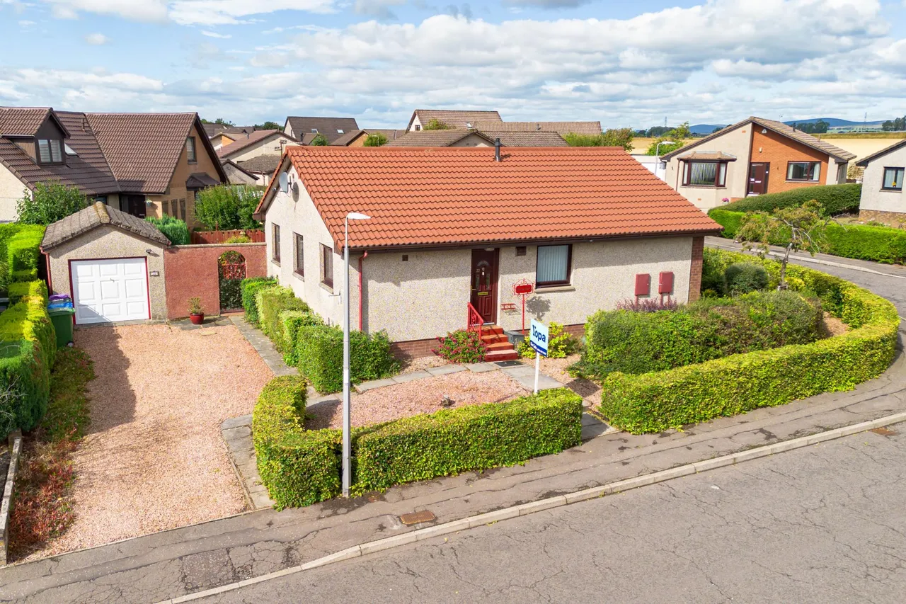 3 bed house for sale, Mackenzie Gardens, Brechin, DD9