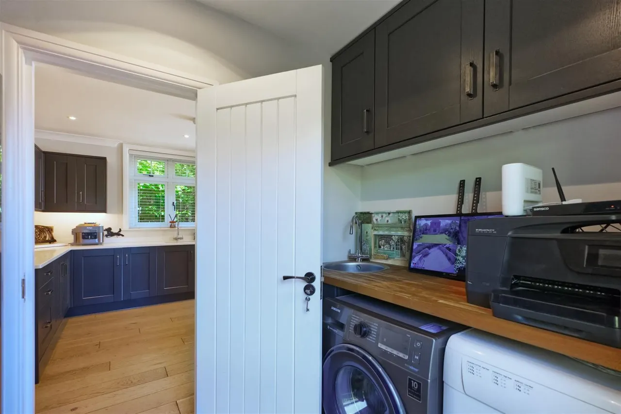 Winterpit Lane, Horsham, West Sussex RH13 6NA, photo 10