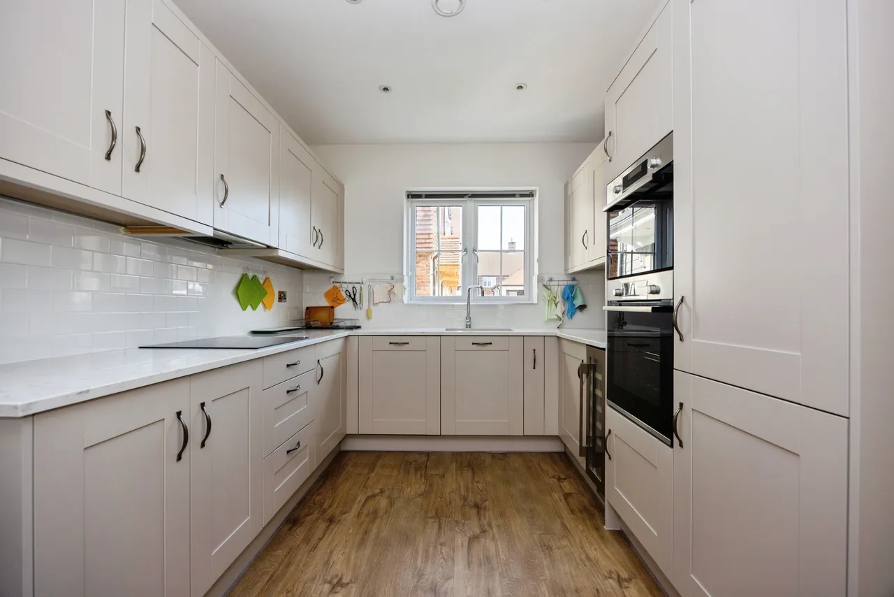 Charlie Close, Cranleigh, GU6, photo 7