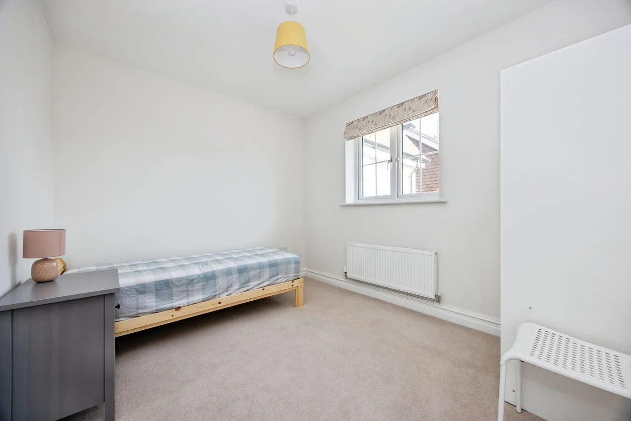 Charlie Close, Cranleigh, GU6, photo 17