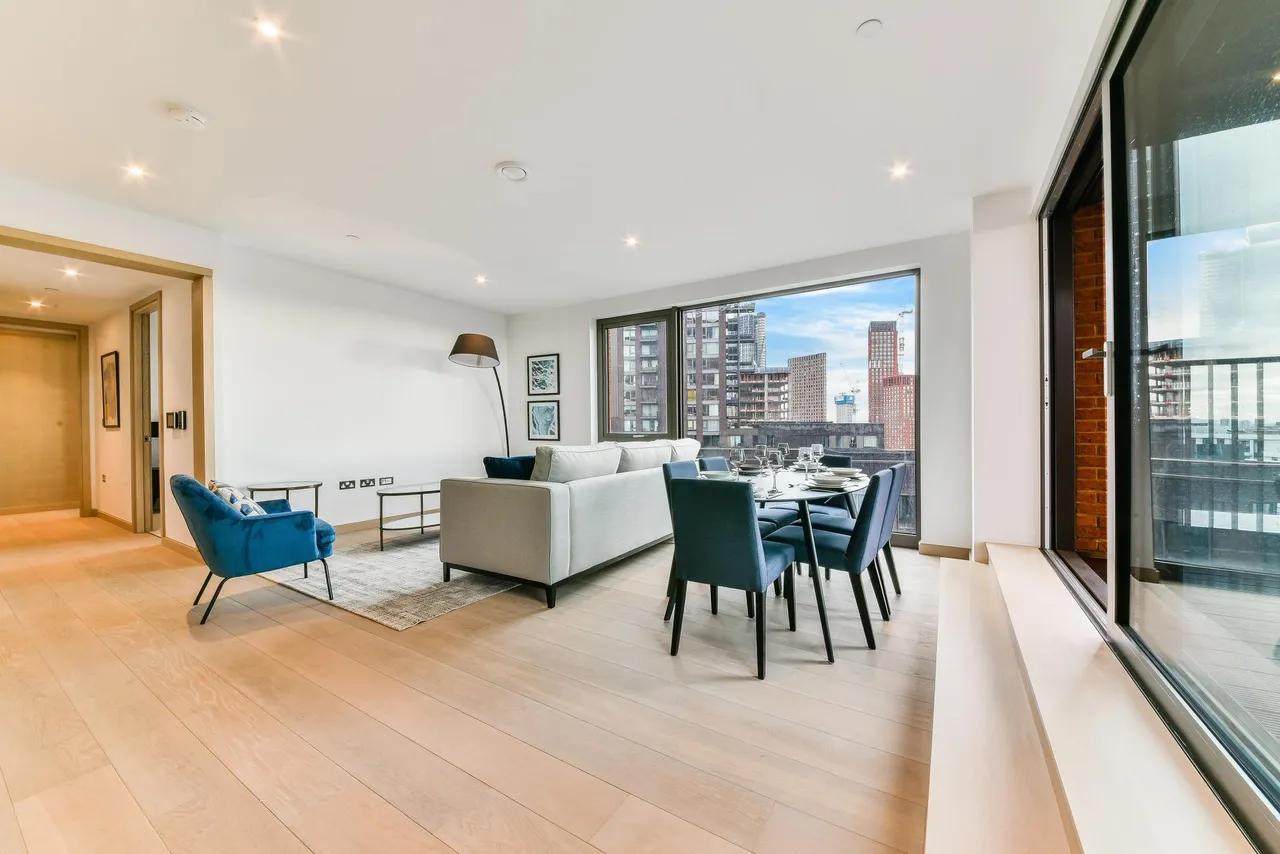 2 bed flat for sale, Embassy Gardens, Nine Elms, SW11