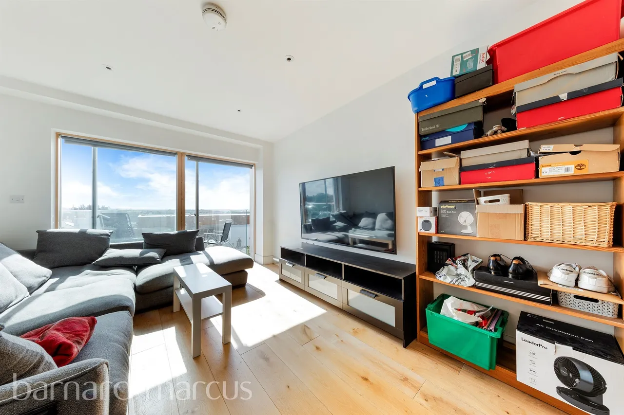 1 bed flat for sale — Streatham High Road, London