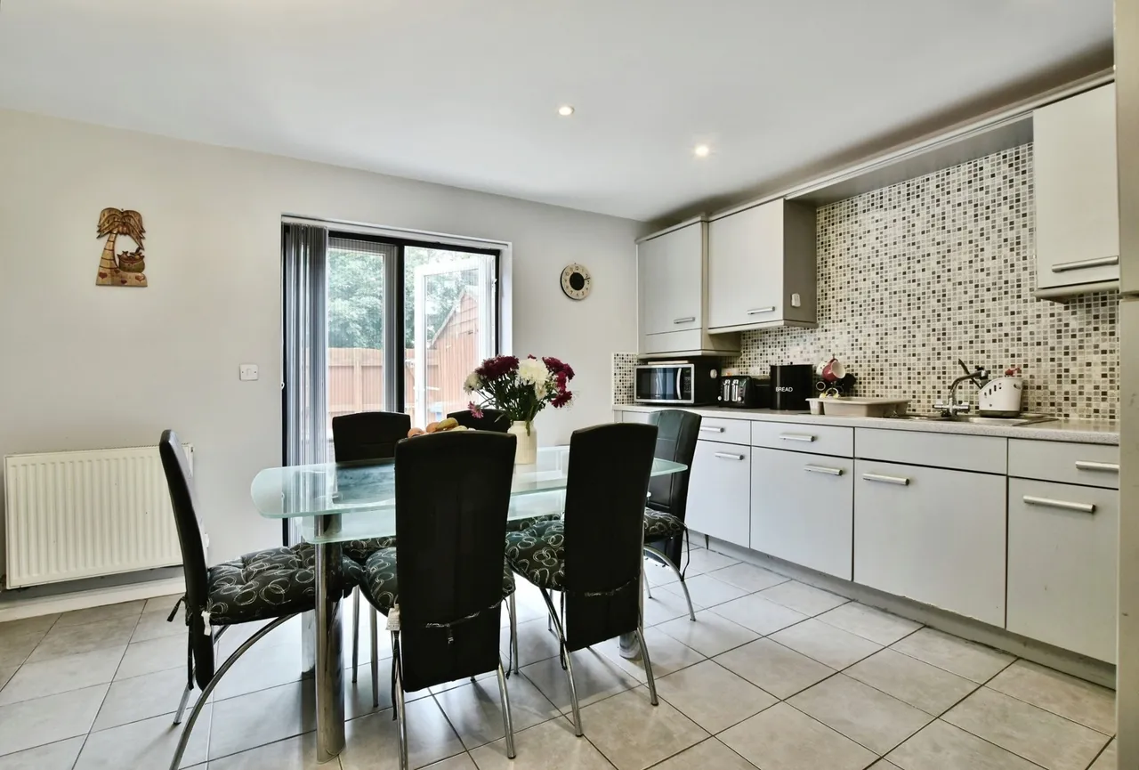 Lawnhurst Avenue, Wythenshawe, Manchester, M23, photo 2