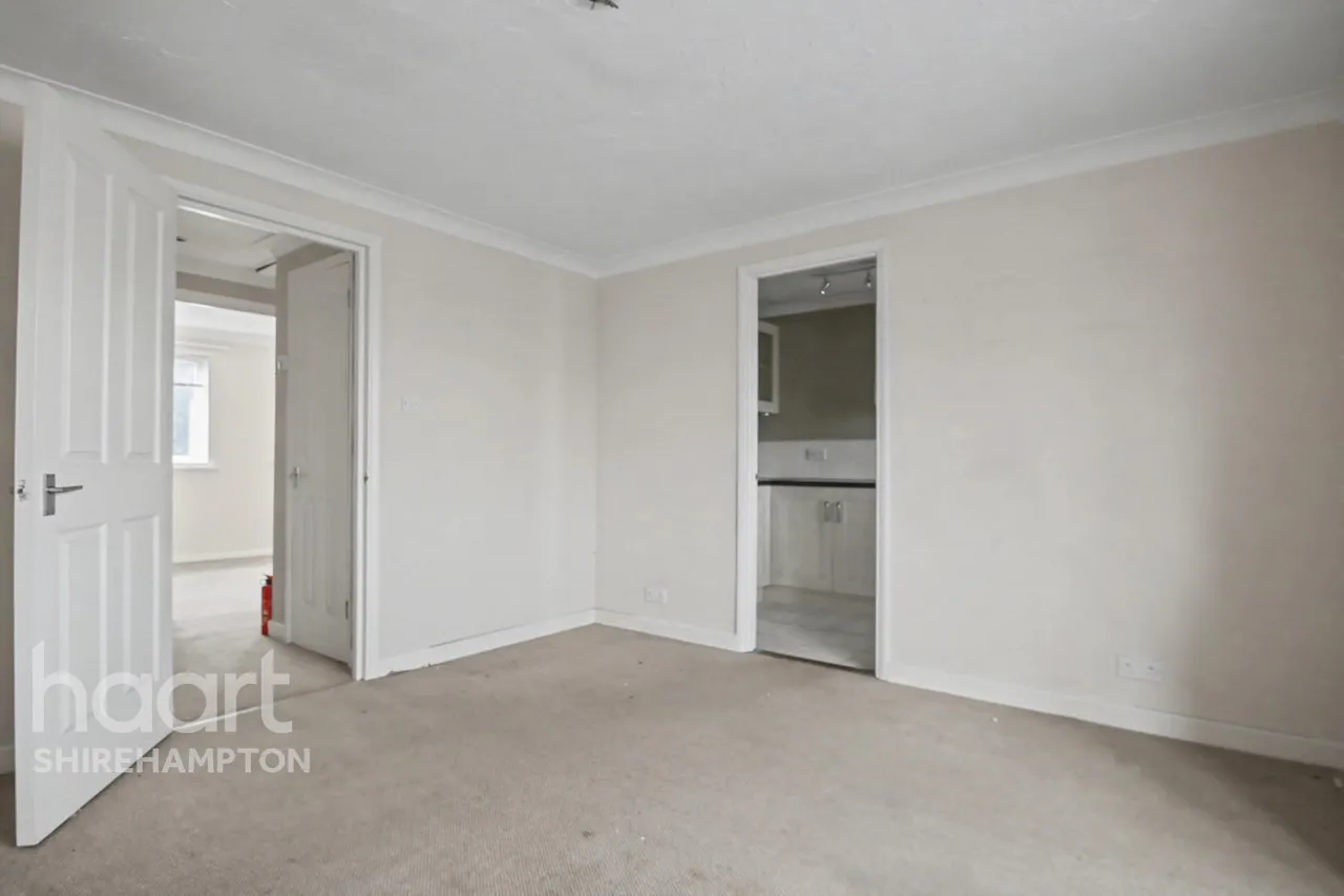 Dutch Barn Close, Staines-upon-Thames, TW19, photo 4