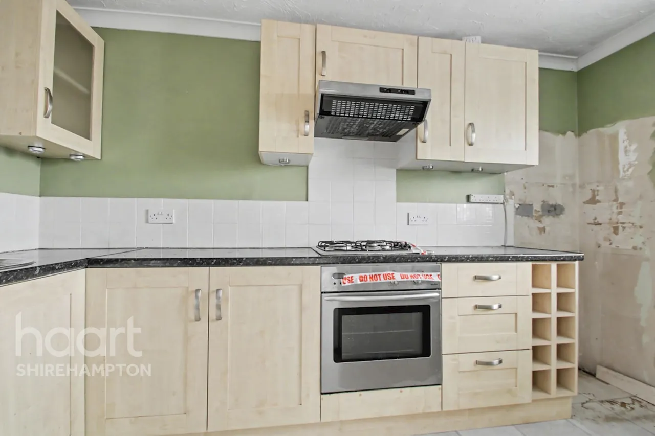Dutch Barn Close, Staines-upon-Thames, TW19, photo 2