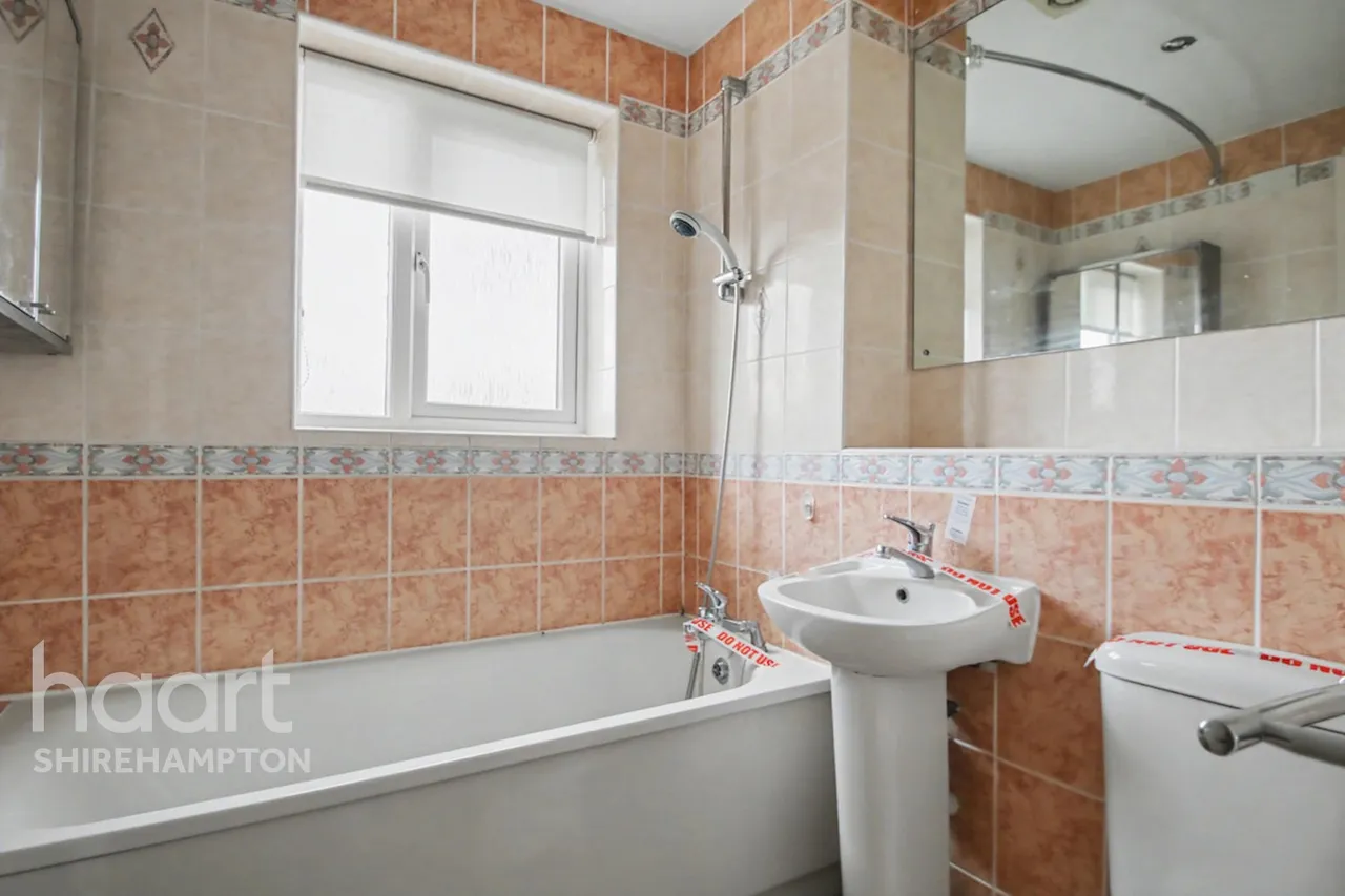 Dutch Barn Close, Staines-upon-Thames, TW19, photo 7