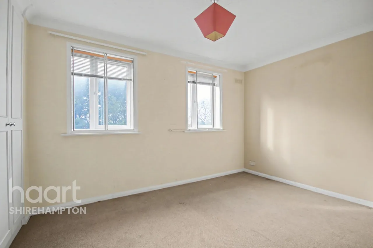 Dutch Barn Close, Staines-upon-Thames, TW19, photo 6