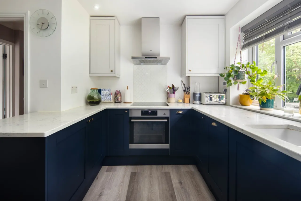 3 bed flat for sale — The Herons, Wanstead