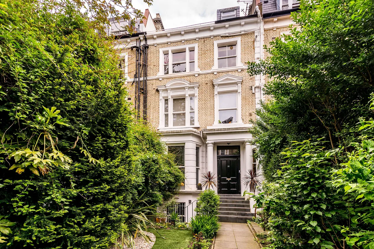 2 bed flat for sale — Second Floor, 21 Elsham Road, London