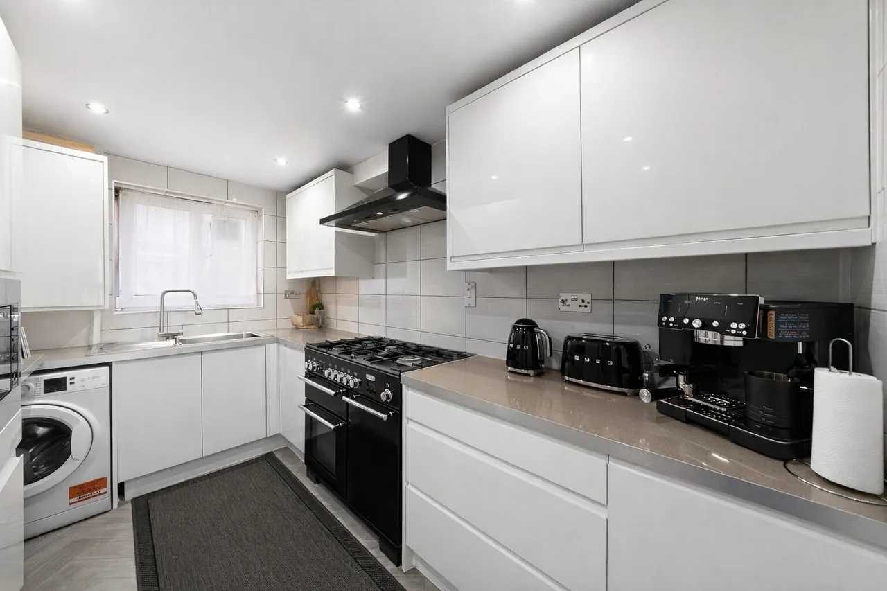Charles Barry Close, London, SW4, photo 3